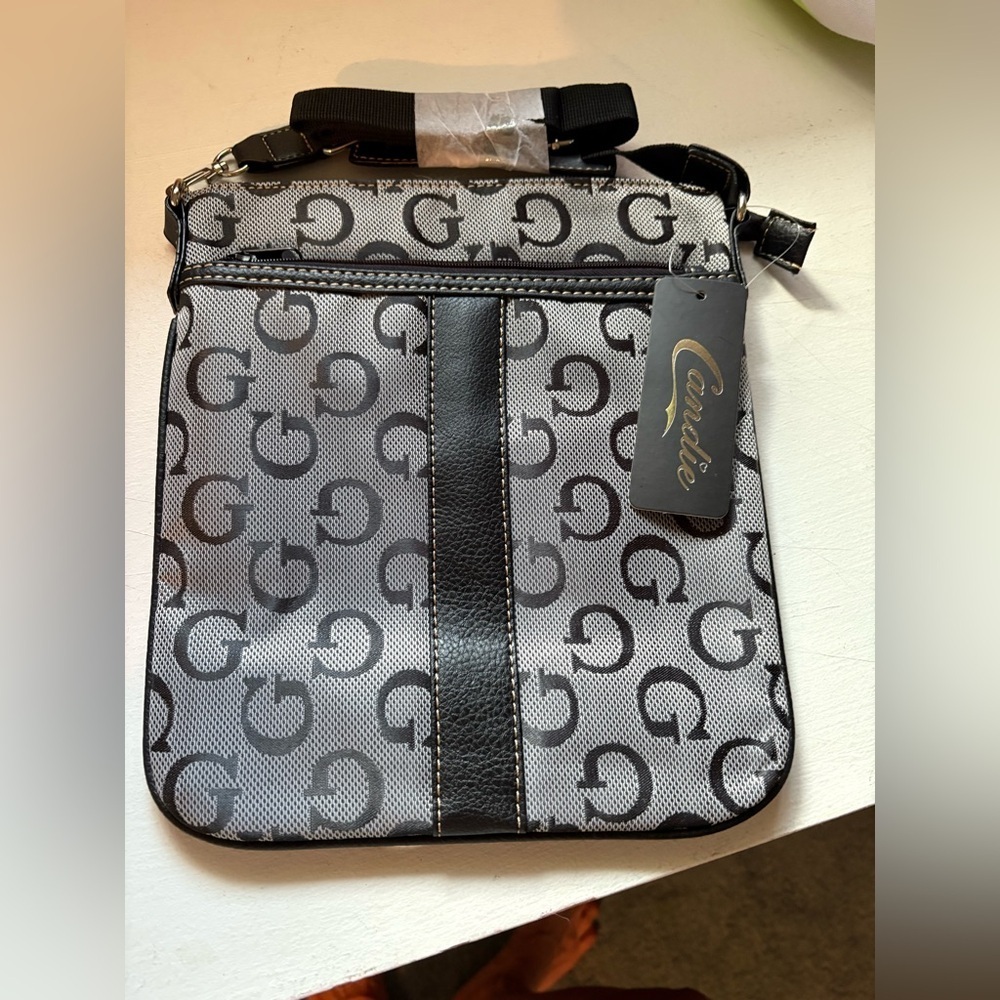 NEW- G logo Crossbody- 
Black- Silver Hardware
Stylish practical handbag